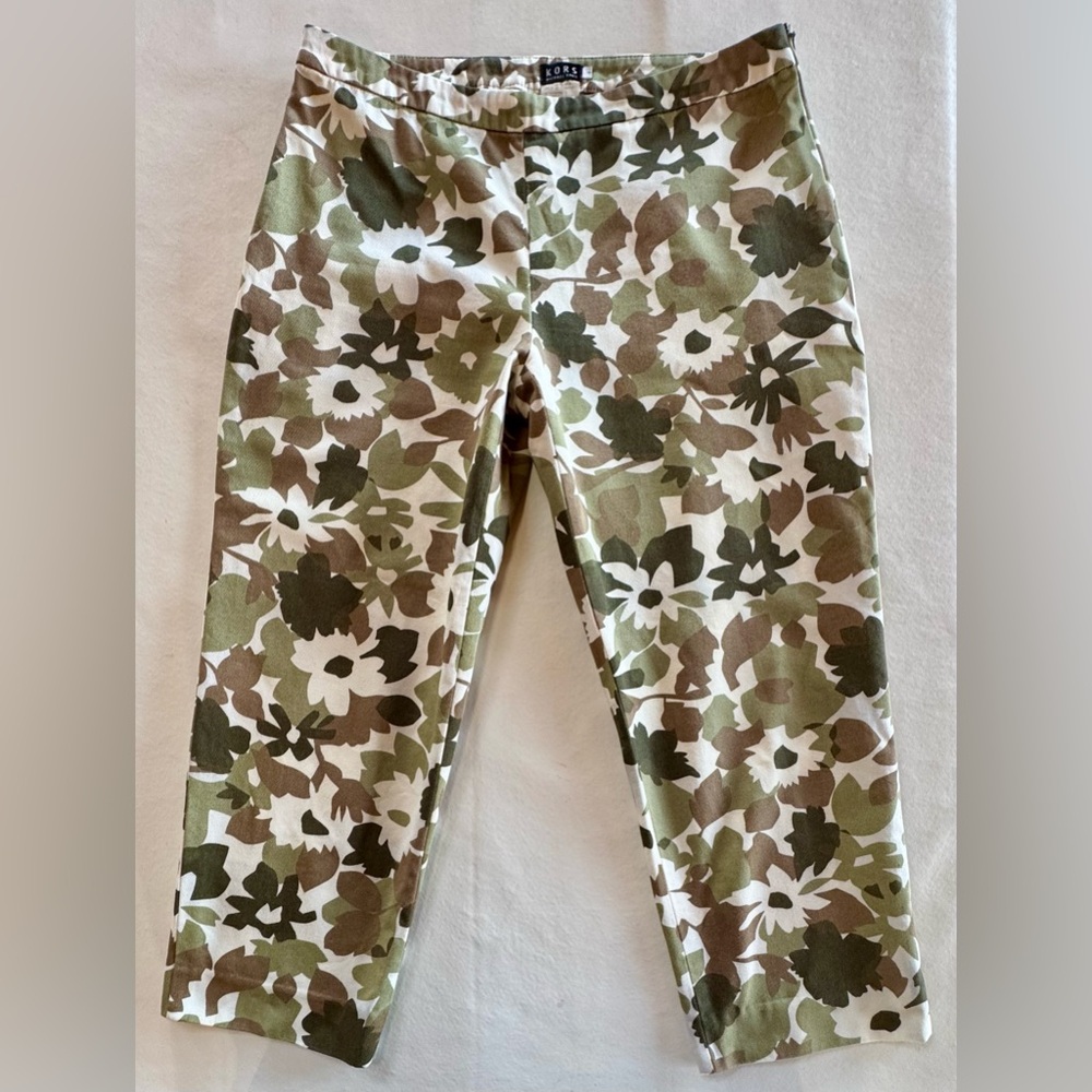 KORS MK Smooth Front Y2K Floral Camo Cropped Pants (4) - Picture 3 of 16